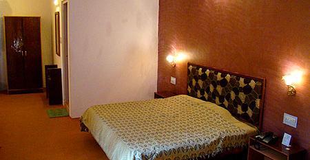 Hotel Chetna and Cottages